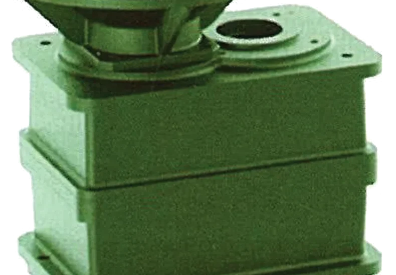 Gear chamber between the motor and the cutting chamber